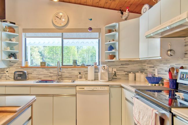 6264 Christian Road, House other with 3 bedrooms, 3 bathrooms and 6 parking in Sechelt BC | Image 5