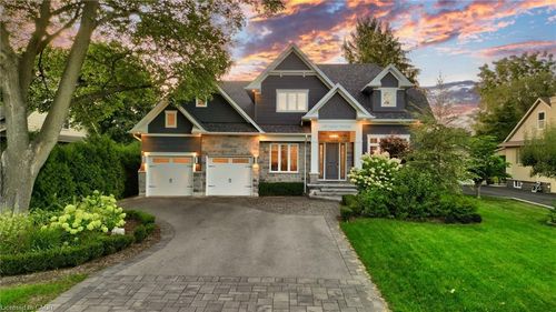 647 Cedar Ave, Burlington, ON, L7T2R4 | Card Image