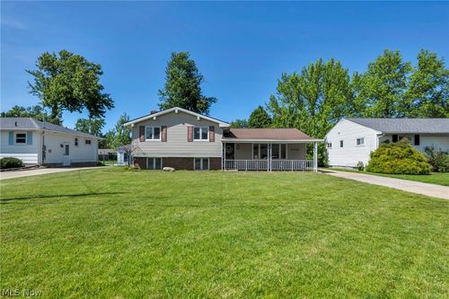 42988 Woodhill Dr, Elyria, OH, 44035-2055 | Card Image