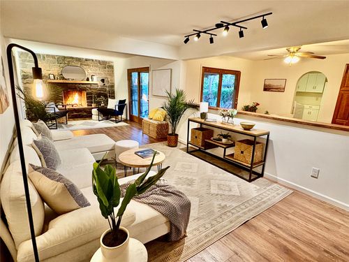 3332 Siringo Rd, Santa Fe, NM, 87507-5053 | Card Image