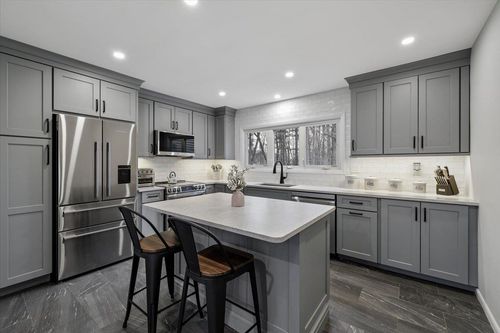 26 Bert St, Hooksett, NH, 03106-1403 | Card Image