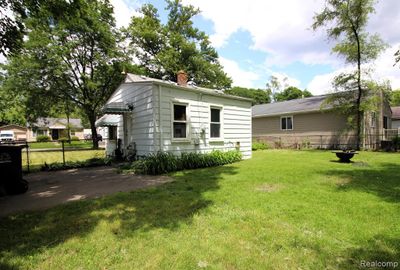 1600 Woodward Heights, Home with 3 bedrooms, 1 bathrooms and null parking in Ferndale MI | Image 2