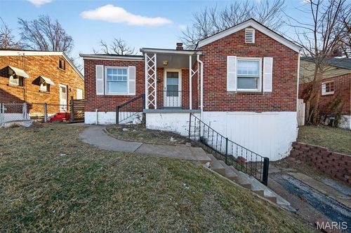 8616 Kendale Dr, Saint Louis, MO, 63121-4220 | Card Image