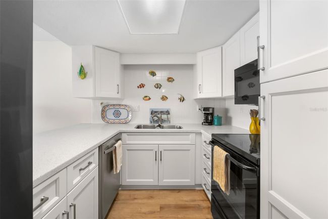 14 - 901 Gulf Dr S, Condo with 2 bedrooms, 2 bathrooms and null parking in Bradenton Beach FL | Image 12