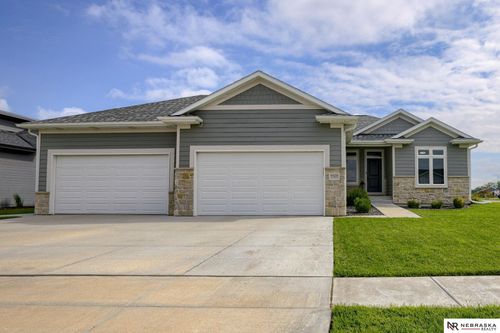 9420 Green Valley Ln, Lincoln, NE, 68516-6088 | Card Image