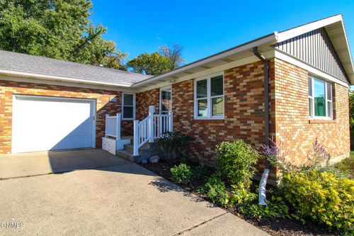 904 W Ave C, Bismarck, ND, 58501 | Card Image