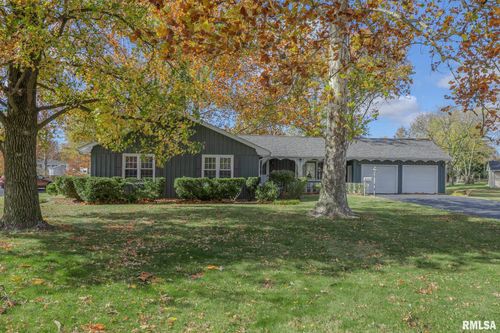 106 Lakeview Dr, Carlinville, IL, 62626-1552 | Card Image