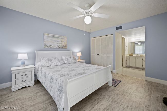 E210 - 1055 Forest Lakes Dr, Condo with 2 bedrooms, 2 bathrooms and null parking in NAPLES FL | Image 14