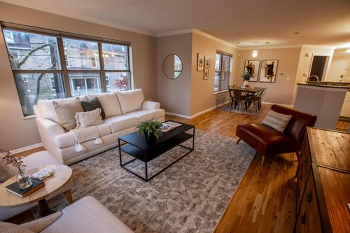 39 Buttles Ave, Columbus, OH, 43215-1447 | Card Image
