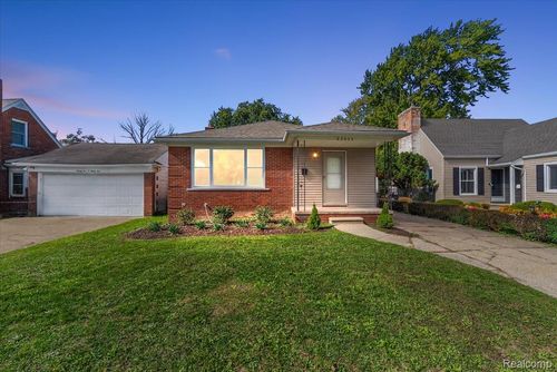 23033 Hayes Ave, Eastpointe, MI, 48021-1540 | Card Image