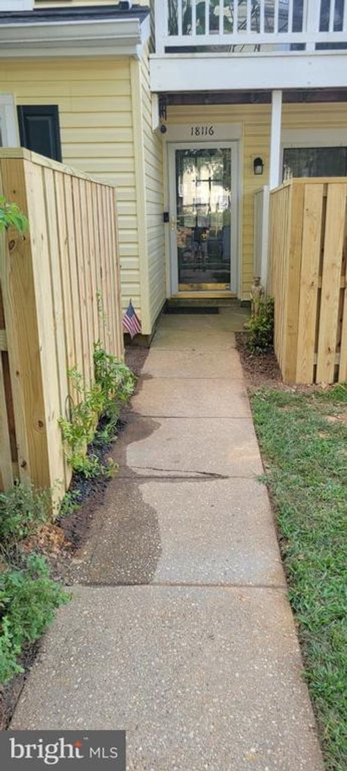 202-18116 Rolling Meadow Way, OLNEY, MD, 20832-1779 | Card Image