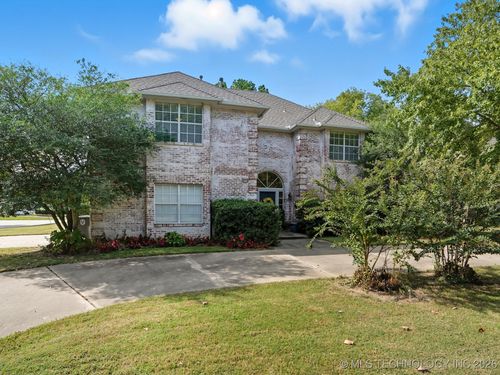 8710 S Delaware Pl, Tulsa, OK, 74137-2527 | Card Image