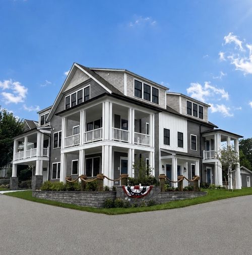 1c-67 Queen St, East Greenwich, RI, 02818-3739 | Card Image