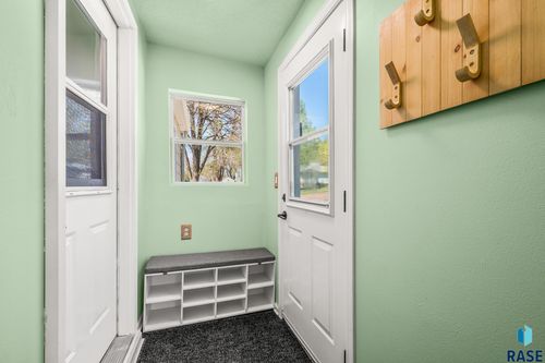 213 E 32nd St Street, Sioux Falls, SD, 57105 | Card Image