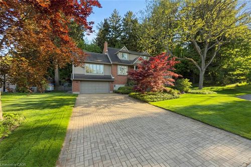 18 Stonegate Dr, Ancaster, ON, L9G3R7 | Card Image