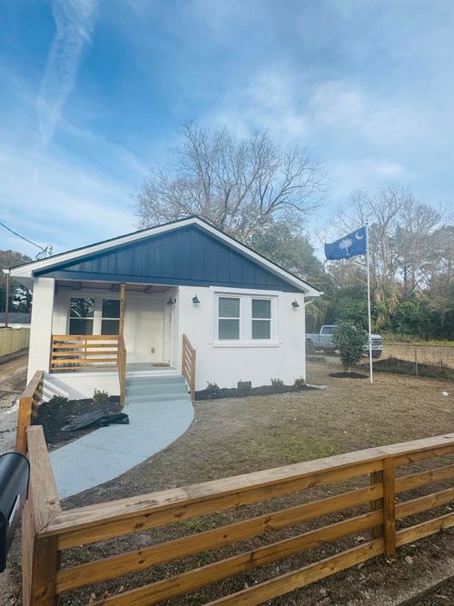 813 W 1st North St, Summerville, SC, 29483-3842 | Card Image