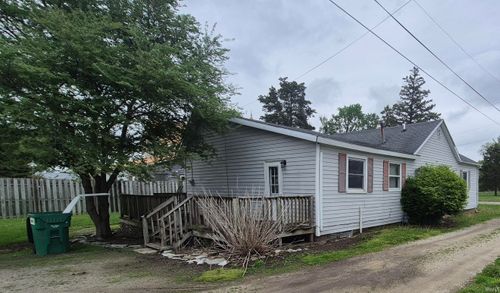 240 S Washington St, Pennville, IN, 47369-9432 | Card Image
