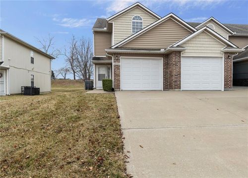 10547 E 46th Ter, Kansas City, MO, 64133-3713 | Card Image