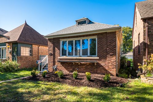 9240 S Trumbull Ave, Evergreen Park, IL, 60805-1533 | Card Image