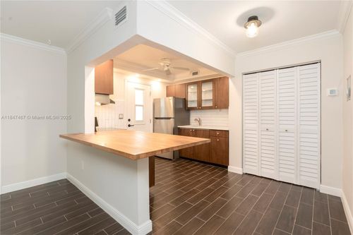 apt-s108-3240 Mary St, Miami, FL, 33133-5201 | Card Image