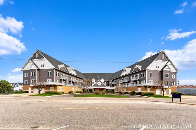 15 - 917 W Savidge St, Condo with 2 bedrooms, 2 bathrooms and null parking in Spring Lake MI | Image 47