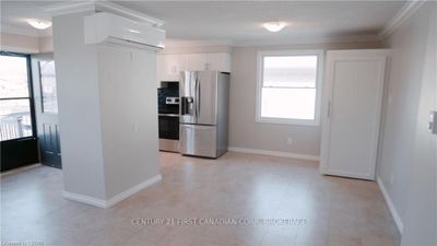 MAIN - 130 Nicholas Cres, House other with 3 bedrooms, 0 bathrooms and 4 parking in London ON | Image 3