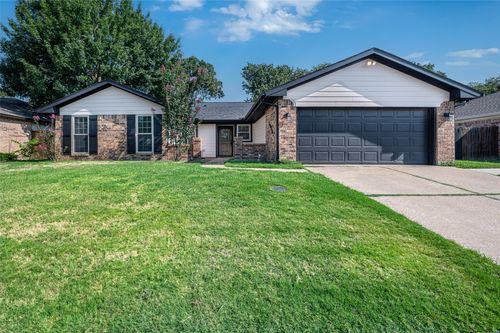 4025 Pepperwood Dr, Flower Mound, TX, 75028-1285 | Card Image