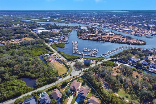 332 Anclote Rd, Tarpon Springs, FL, 34689-6909 | Card Image