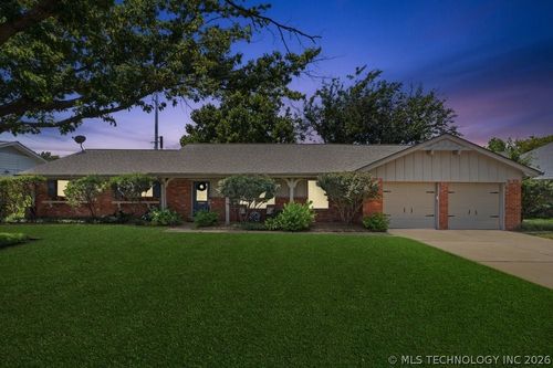 5860 S Hudson Place, Tulsa, OK, 74135 | Card Image