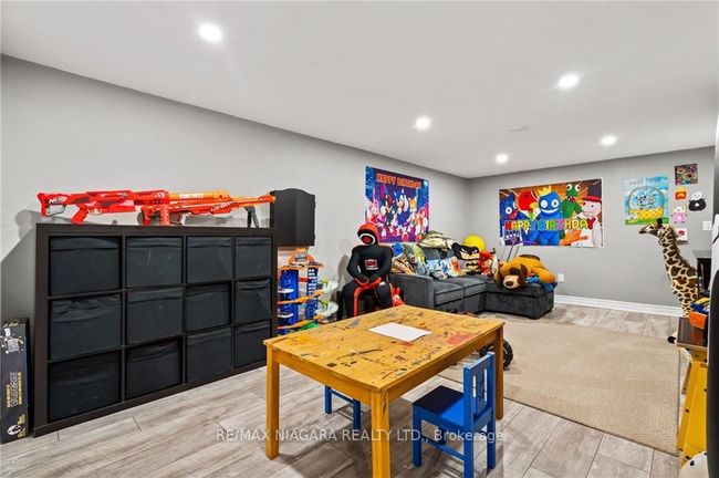 7067 Dirdene St, House other with 3 bedrooms, 2 bathrooms and 2 parking in Niagara Falls ON | Image 23