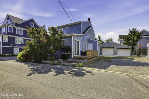 upstairs-28 Waterview Way, Sea Bright, NJ, 07760-2132 | Card Image