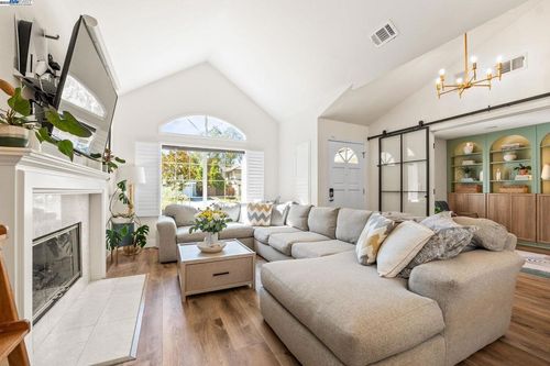 654 Daisyfield Dr, Livermore, CA, 94551-3958 | Card Image