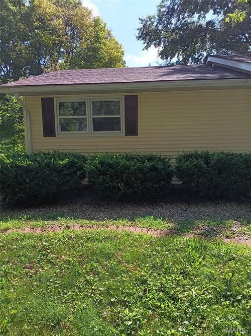 923 Sumner St, Jerseyville, IL, 62052-2635 | Card Image