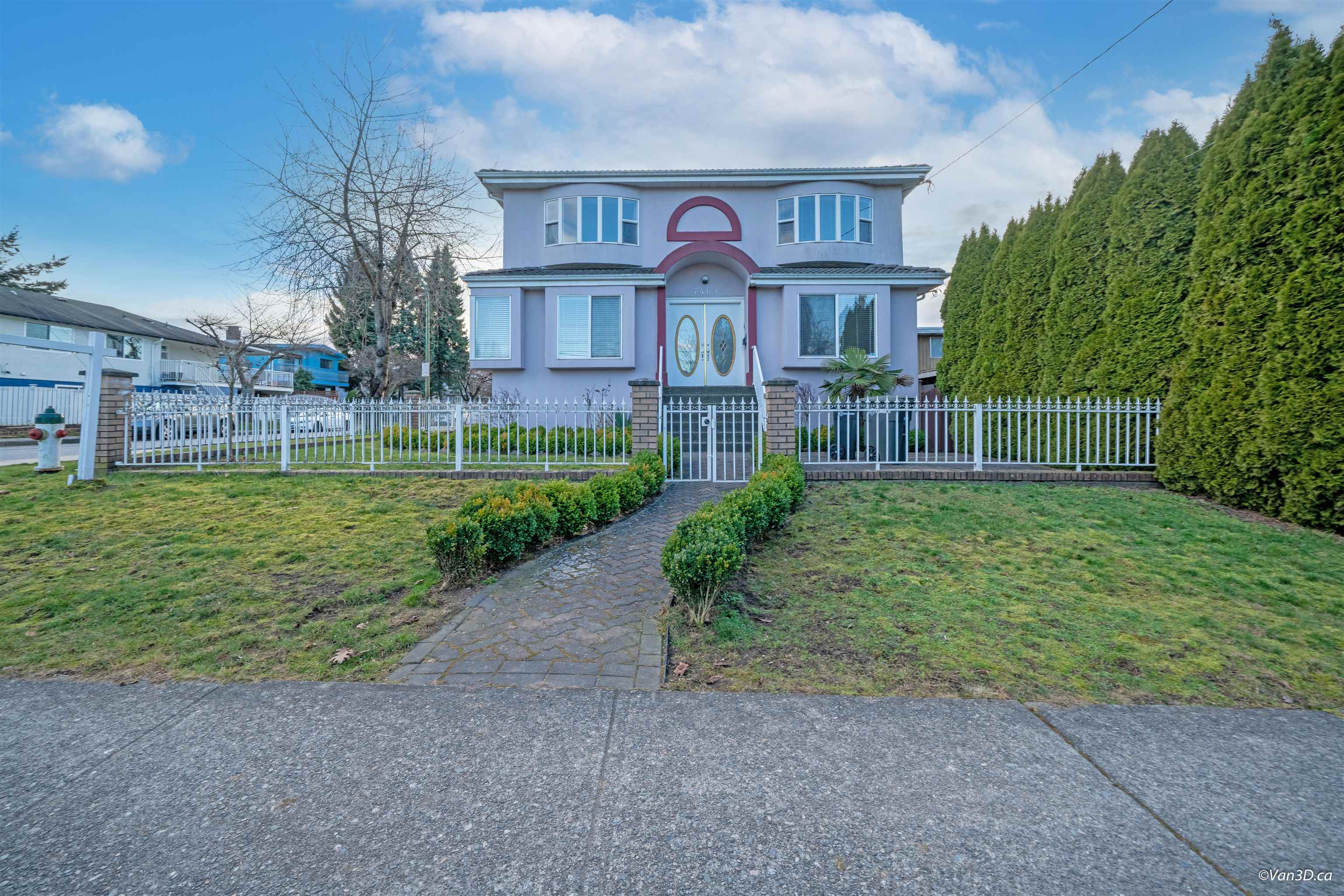 7469 2 Nd Street, House other with 5 bedrooms, 3 bathrooms and 2 parking in Burnaby BC | Image 1