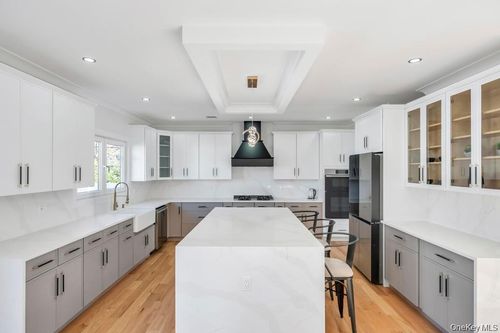 143 Farmedge Rd, Levittown, NY, 11756-5203 | Card Image