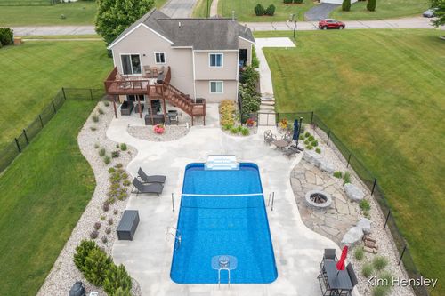 4284 Ives Farm Ln Ne, Cedar Springs, MI, 49319-7936 | Card Image