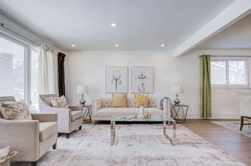 8 Hemingway Cres, Unionville, ON, L3R2A4 | Card Image