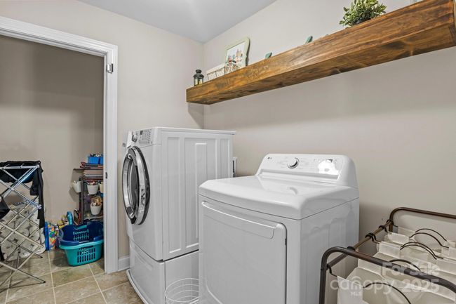 Laundry upstairs | Image 18