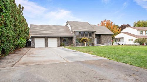 65 Snake River Dr, Burbank, WA, 99323-9676 | Card Image