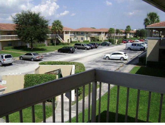I - 10106 Twin Lakes Dr, Condo with 2 bedrooms, 2 bathrooms and null parking in Coral Springs FL | Image 4