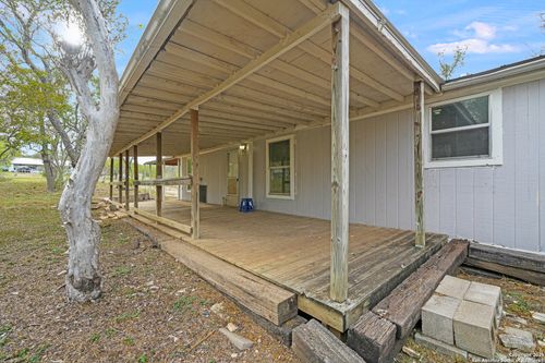 844 County Road 4511, Hondo, TX, 78861-6272 | Card Image