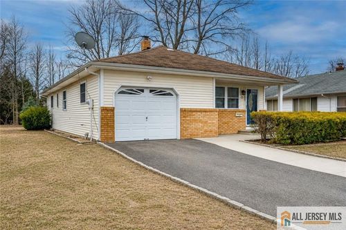 321 Curacao St, Toms River, NJ, 08757-4647 | Card Image