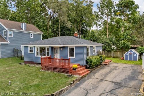 6639 Buckland Ave, West Bloomfield, MI, 48324-2703 | Card Image