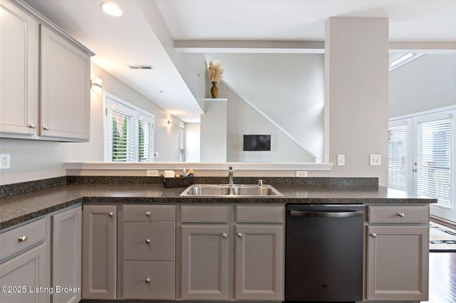 10600 Norton Commons Walk, Condo with 2 bedrooms, 2 bathrooms and null parking in Prospect KY | Image 9
