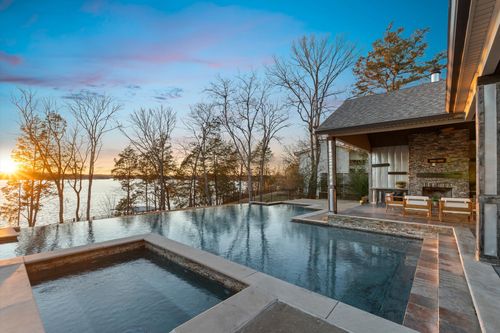 1112 Forest Harbor Dr, Hendersonville, TN, 37075-9646 | Card Image