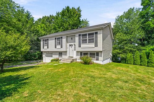 6 Virginia Cir, Newburgh, NY, 12550-1878 | Card Image