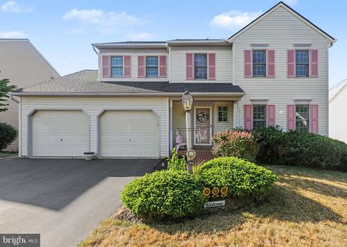 143 Jacobs Creek Dr, Hershey, PA, 17033-8926 | Card Image