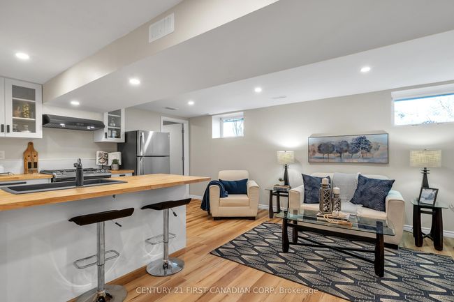 180 Gammage St, House other with 5 bedrooms, 2 bathrooms and 2 parking in London ON | Image 32
