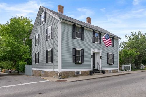 22 Farewell St, Newport, RI, 02840-2561 | Card Image