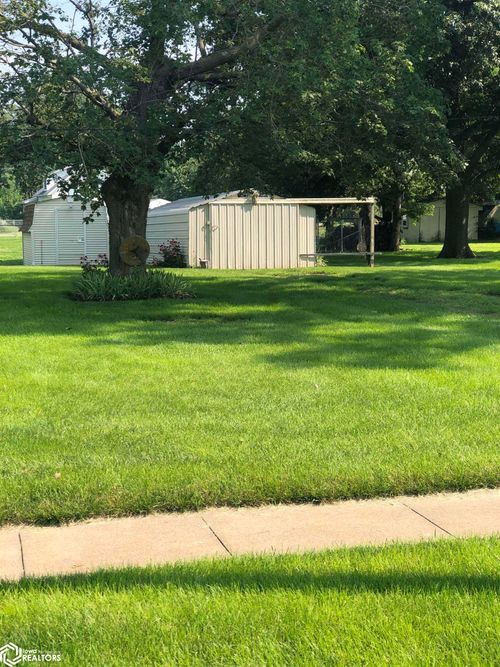 607 E Main St, Fremont, IA, 52561-9711 | Card Image